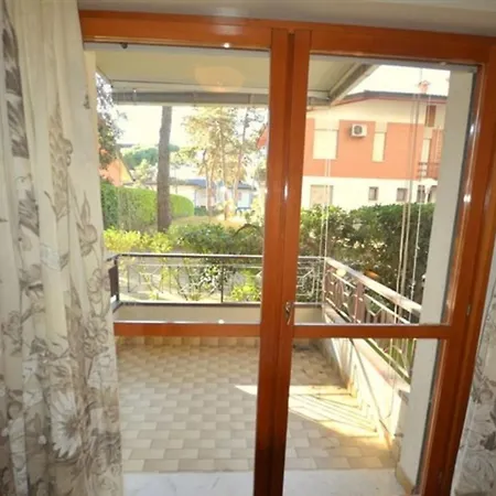 Flat For For 4 Guests In A With Common Pool In Lignanoriviera *