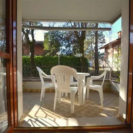 Lägenhet Flat For For 4 Guests In A With Common Pool In Lignanoriviera *