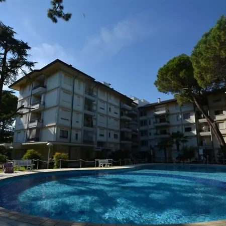 Lägenhet Flat For For 4 Guests In A With Common Pool In Lignanoriviera