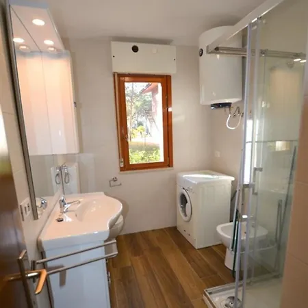 Flat For For 4 Guests In A With Common Pool In Lignanoriviera Lägenhet *