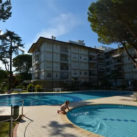 Lägenhet Flat For For 4 Guests In A With Common Pool In Lignanoriviera *